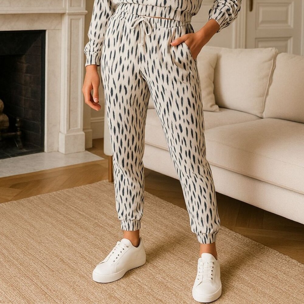 New Express Med Pants Elastic Waist High Waisted Cozy Leopard Jogger Loungewear